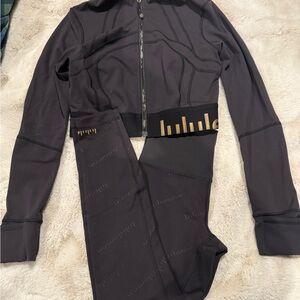 Black and Gold Athletica Set cropped Define and leggings